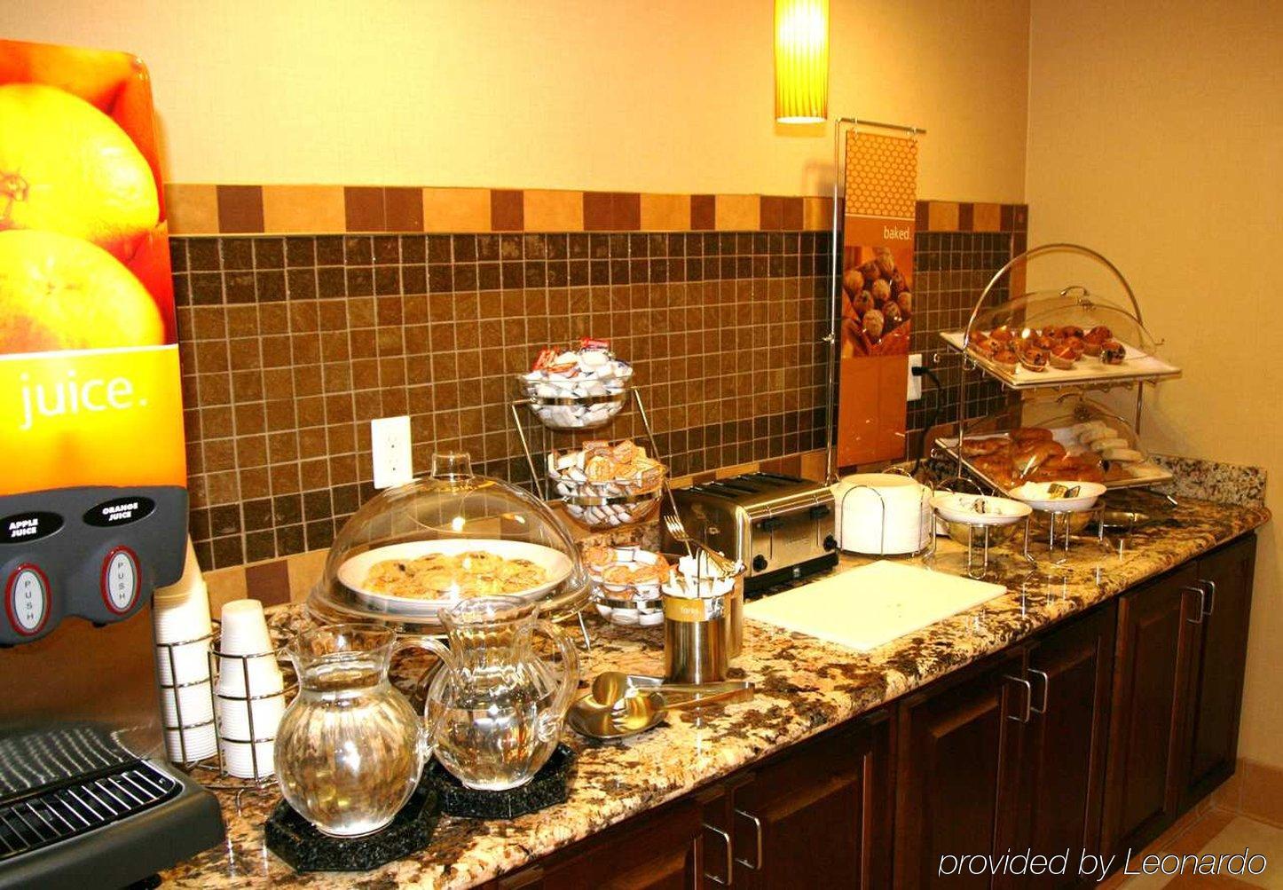 Hampton Inn & Suites Watertown Restaurante foto